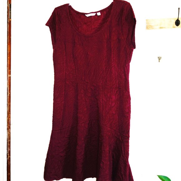 Isaac Mizrahi Live Burgandy Knit Dress with Fluted Hem Size M - Picture 2 of 4